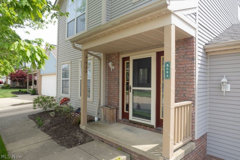 8683 Kingfisher Lane, Macedonia, OH - Photo 4
