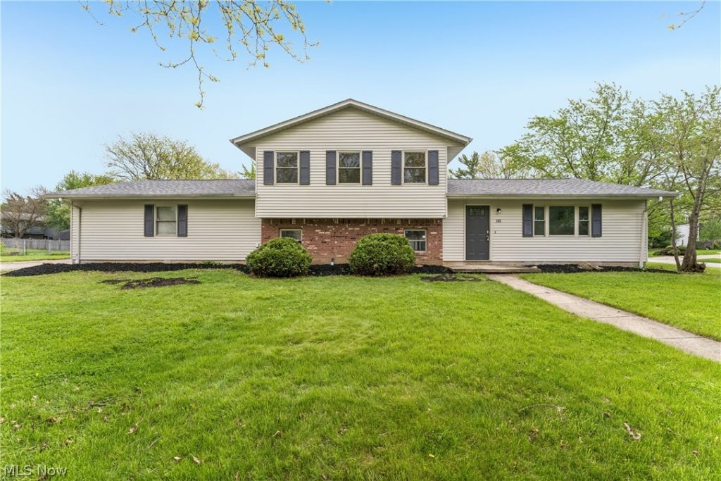 102 California Avenue, Elyria, OH