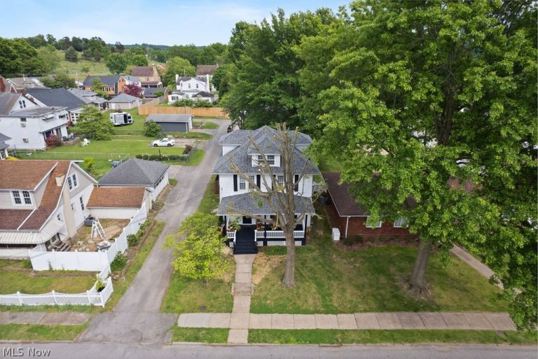 2116 Liberty Street, Parkersburg, WV - Photo 2