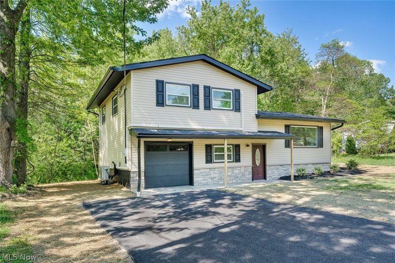 6967 Tamarack Drive, Hubbard, OH - Photo 2
