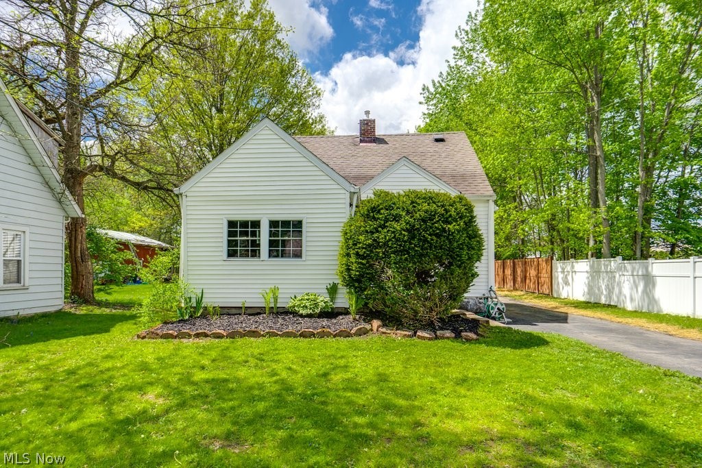 7086 MacKenzie Road, Olmsted Twp, OH