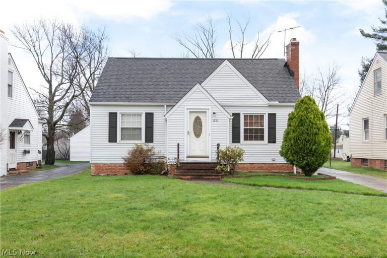 1211 Sunset Road, Mayfield Heights, OH - Photo 4