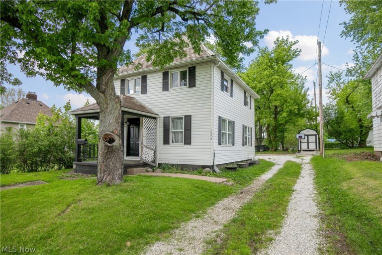 1424 Liberty Avenue, Alliance, OH - Photo 2