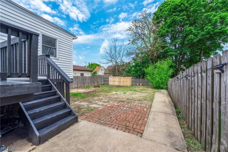 2718 Roanoke Avenue, Cleveland, OH - Photo 6