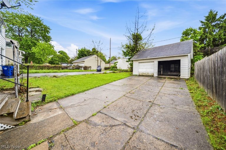 8506 Jeffries Avenue, Cleveland, OH - Photo 4