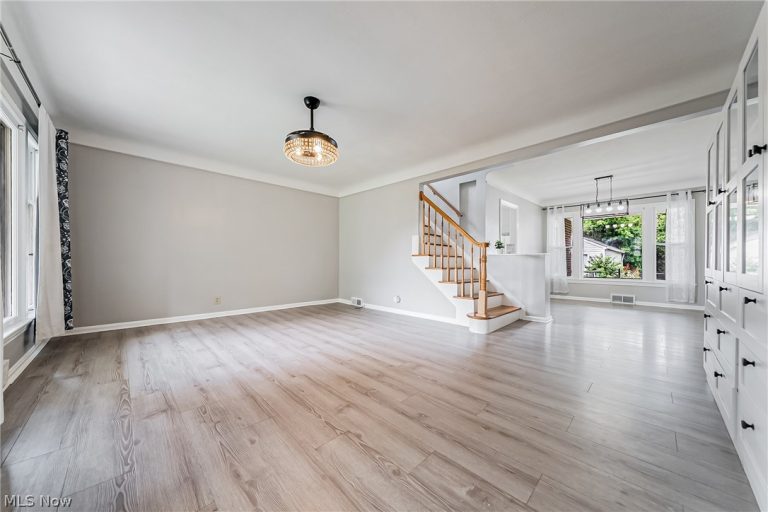 24111 Edgehill Drive, Beachwood, OH - Photo 6