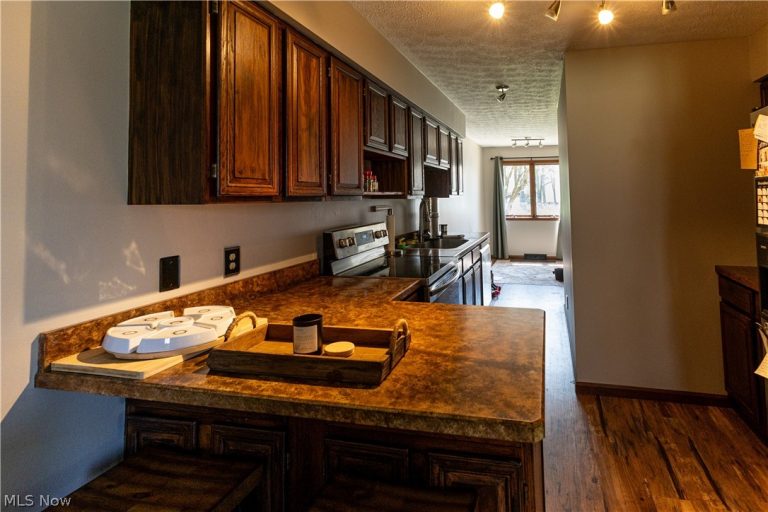 105 Topaz Trail, Cortland, OH - Photo 5