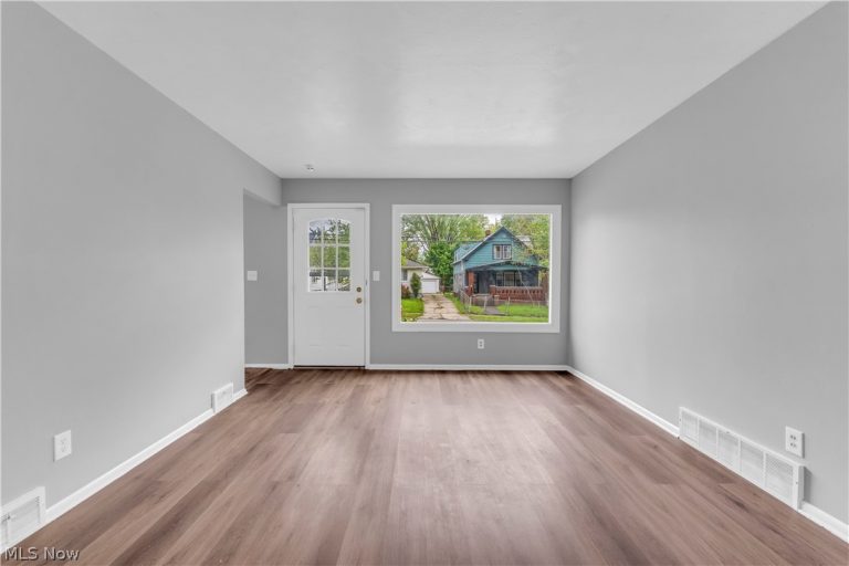 16605 Glenpark Avenue, Cleveland, OH - Photo 3