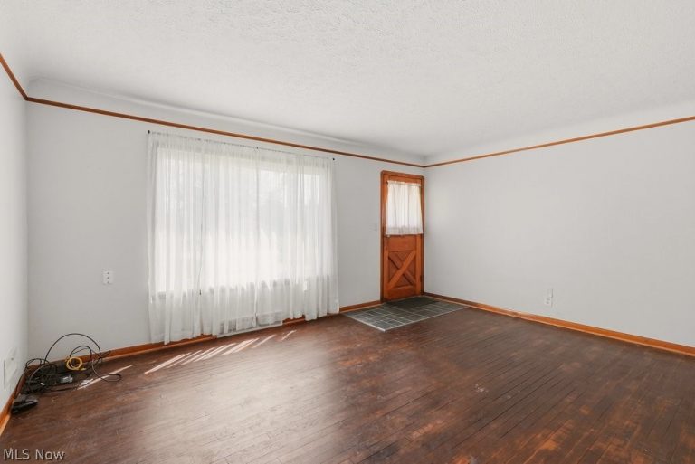 125 Meadowlane Road, Seven Hills, OH - Photo 6