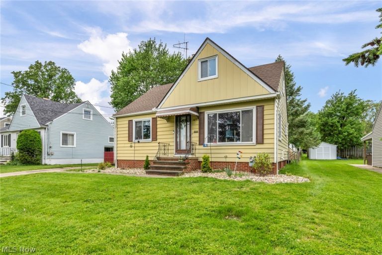 6294 Alexandria Drive, Parma Heights, OH - Photo 4