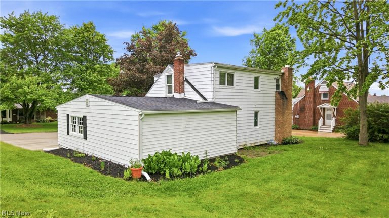 2413 Manor Avenue, Youngstown, OH - Photo 6
