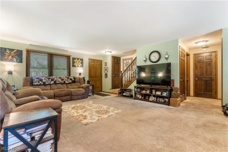 1649 Harmony Lane, North Canton, OH - Photo 4