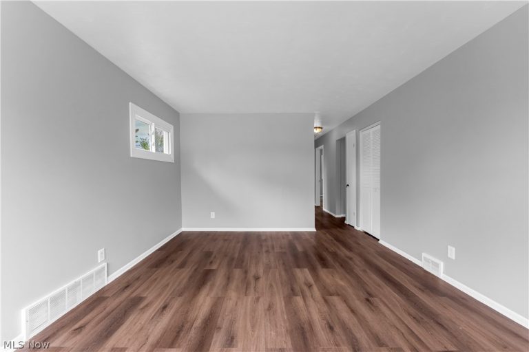 16605 Glenpark Avenue, Cleveland, OH - Photo 4