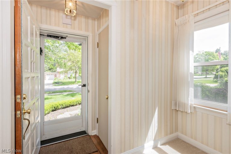 4810 Westbourne Road, Lyndhurst, OH - Photo 6