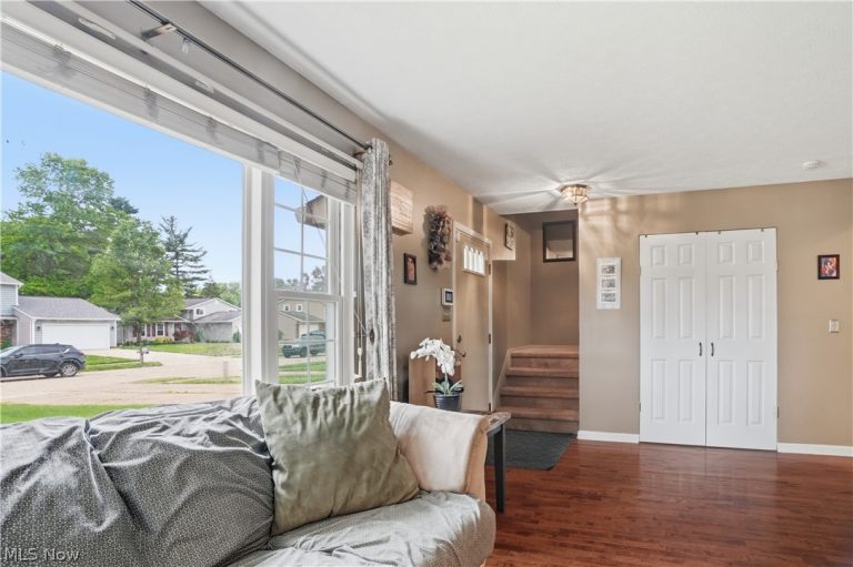 36515 Starboard Drive, Eastlake, OH - Photo 2