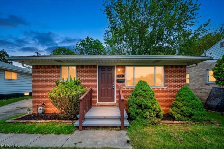 5597 Kenton Avenue, Maple Heights, OH - Photo 2