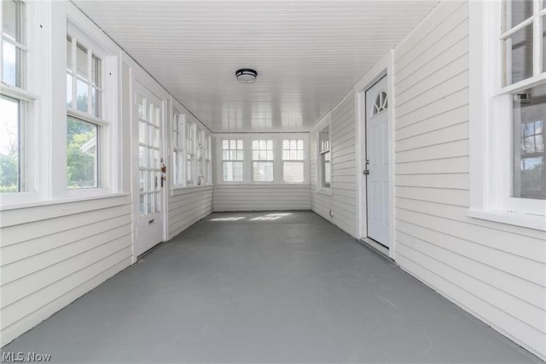 18119 Lake Shore Boulevard, Cleveland, OH - Photo 8