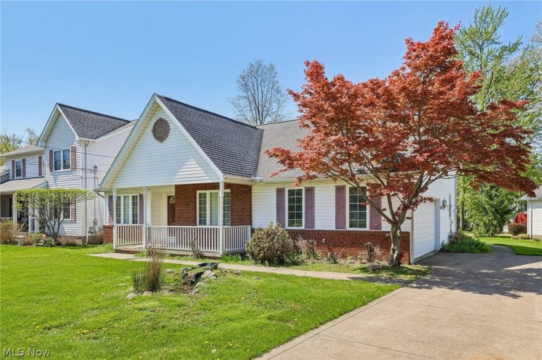 710 Erie Road, Eastlake, OH - Photo 2