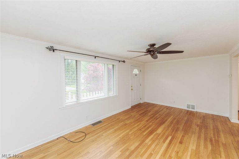 7381 Portage Street, Solon, OH - Photo 3