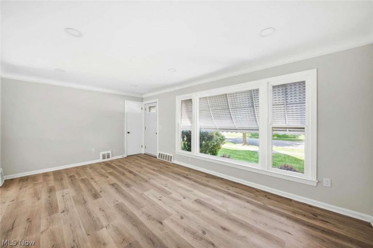 420 271st Street, Euclid, OH - Photo 2