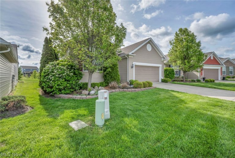 37852 Ashfield Way, North Ridgeville, OH - Photo 2