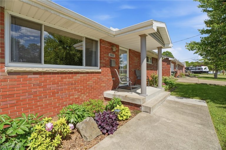 803 Westview Drive, Belpre, OH - Photo 2