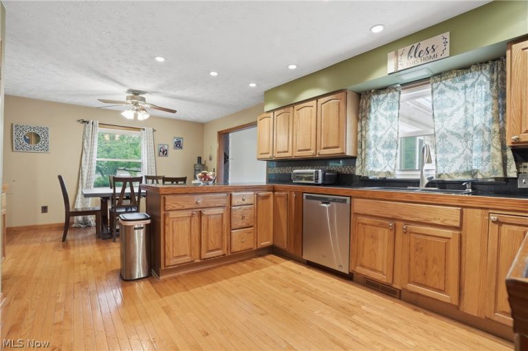 2697 Newton Tomlinson, Newton Falls, OH - Photo 6