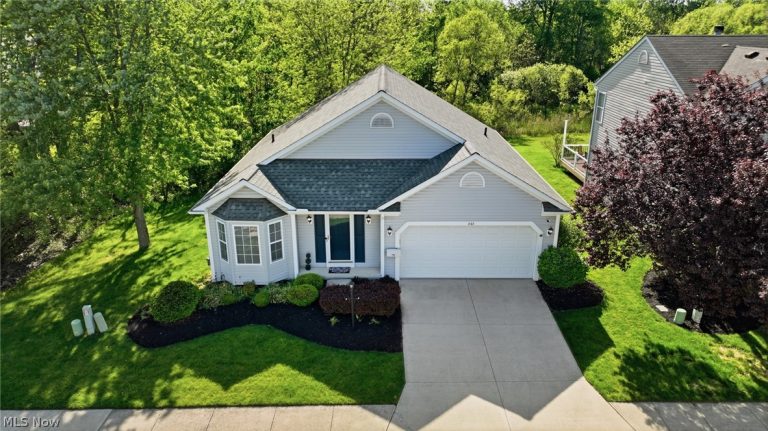 446 Rockledge Lane, Brunswick, OH - Photo 2