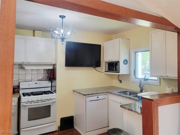 233 Point Drive, Avon Lake, OH - Photo 4