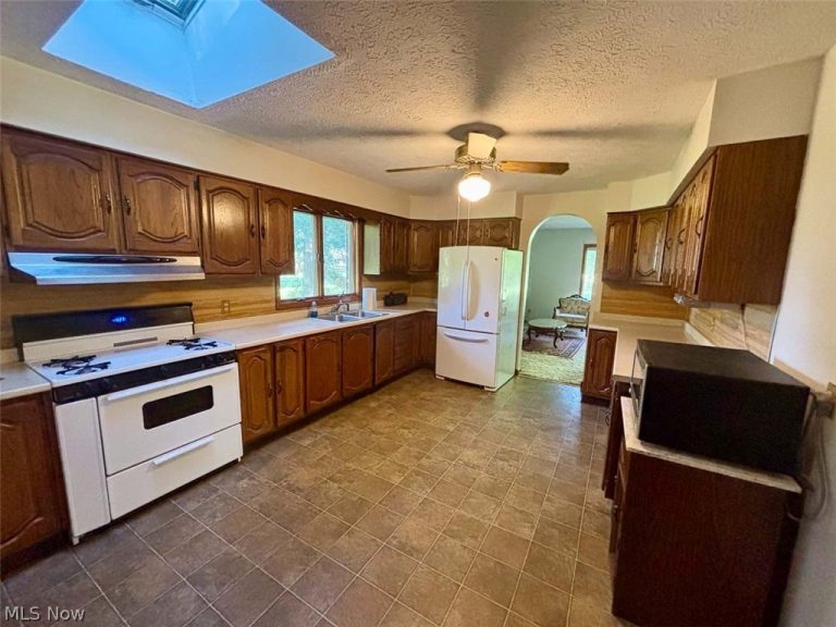 1591 Elberta Avenue, North Canton, OH - Photo 6