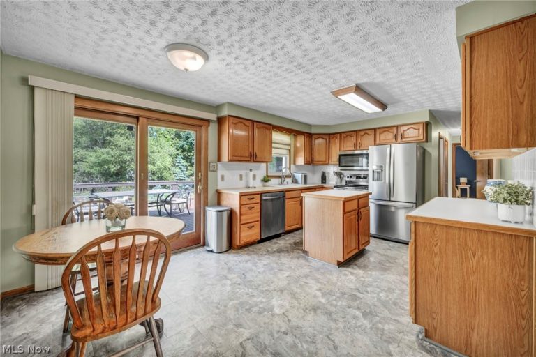 8194 Overwood Avenue, North Canton, OH - Photo 8
