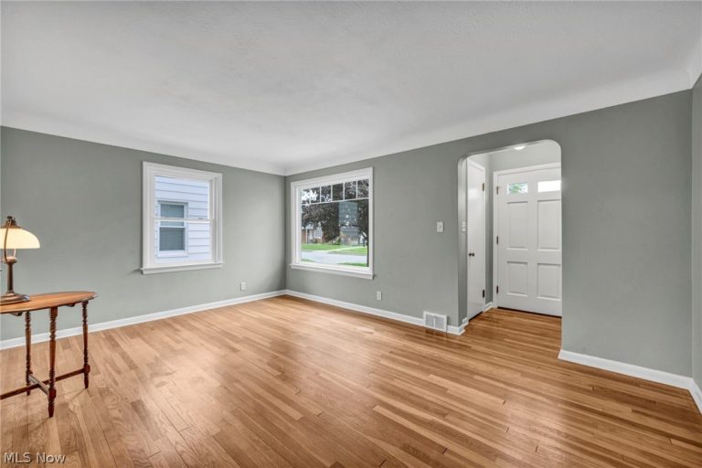 391 324th Street, Willowick, OH - Photo 5