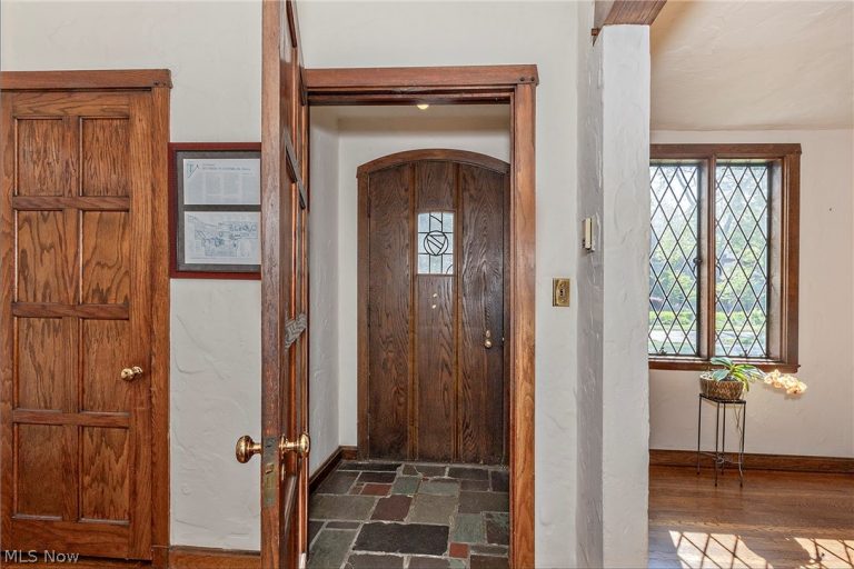 3306 Grenway Road, Shaker Heights, OH - Photo 3
