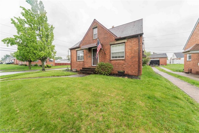 9011 Torrance Avenue, Brooklyn, OH - Photo 4