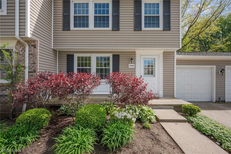 7396 Chestnut Commons Drive, Mentor, OH - Photo 2