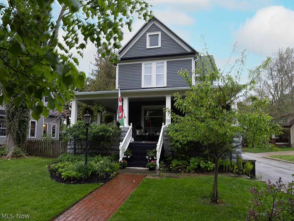 132 South Franklin Street, Chagrin Falls, OH