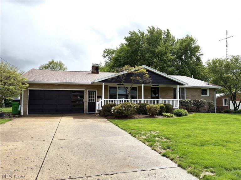 706 Bachtel Street, North Canton, OH - Photo 2