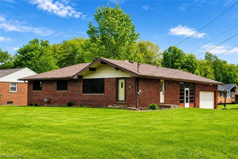 813 Hadcock Road, Brunswick, OH - Photo 2