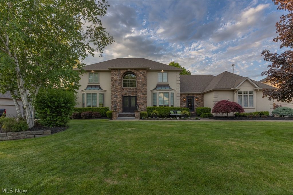 74 Oak Tree, Canfield, OH