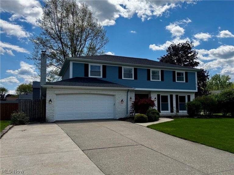 17051 Hunting Meadows Drive, Strongsville, OH - Photo 2