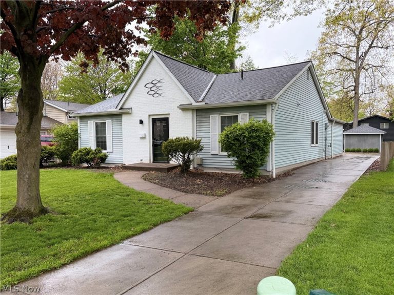 582 Forestview Road, Bay Village, OH - Photo 2