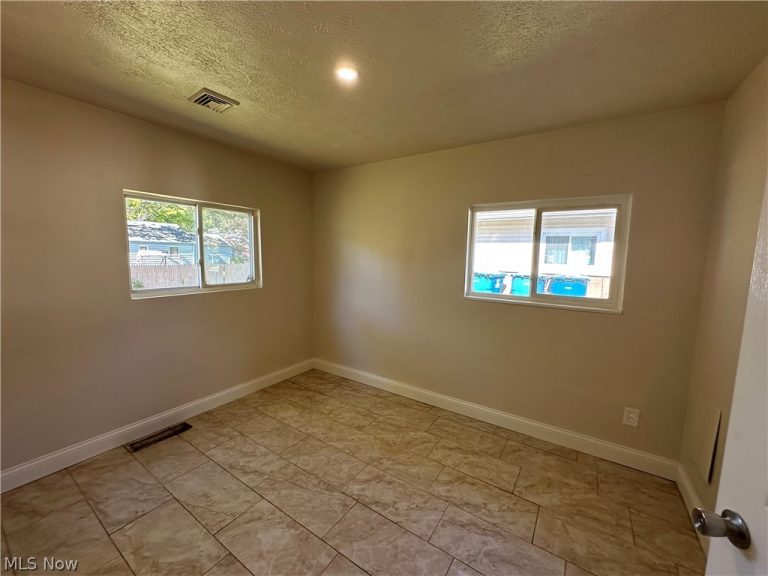 3020 Northgate Avenue, Liberty, OH - Photo 6