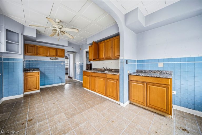 8506 Jeffries Avenue, Cleveland, OH - Photo 6