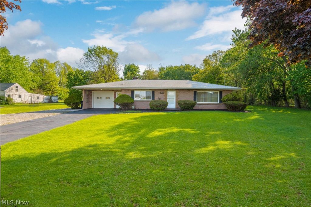 3719 Long, Avon, OH