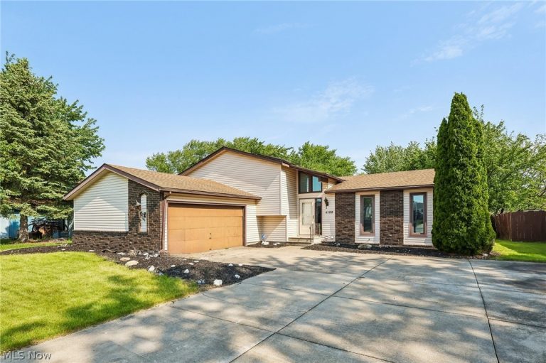 4100 Ivanhoe Drive, Lorain, OH - Photo 2