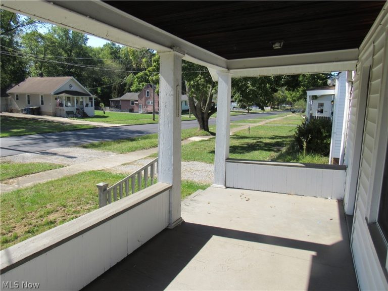 1056 Raymond Street, Warren, OH - Photo 3