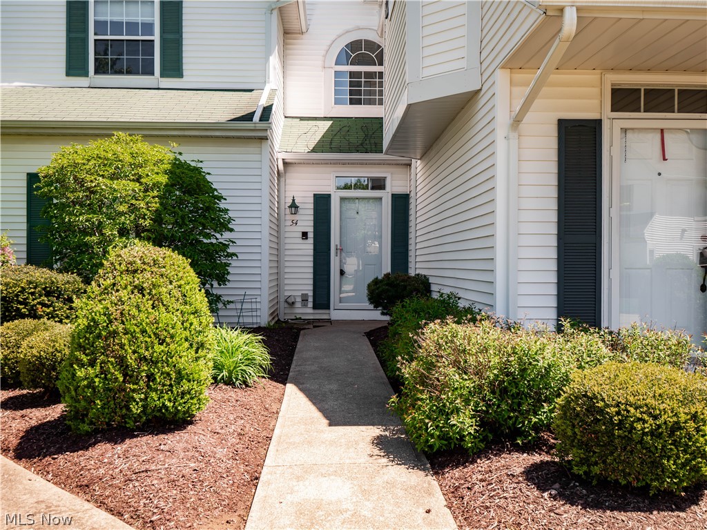 54 Vista Circle, North Olmsted, OH