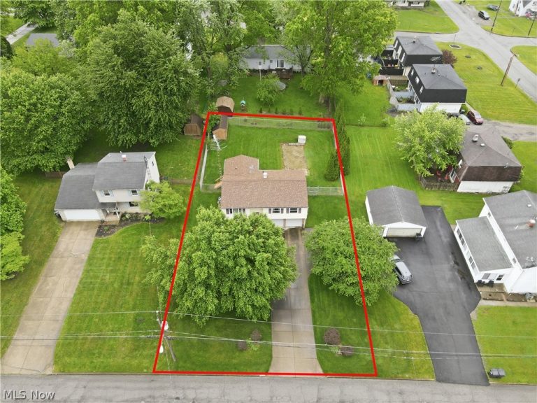 3955 Dunbar Street, Austintown, OH - Photo 2
