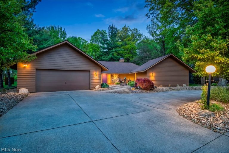 21903 Meadows Edge Lane, Strongsville, OH - Photo 2