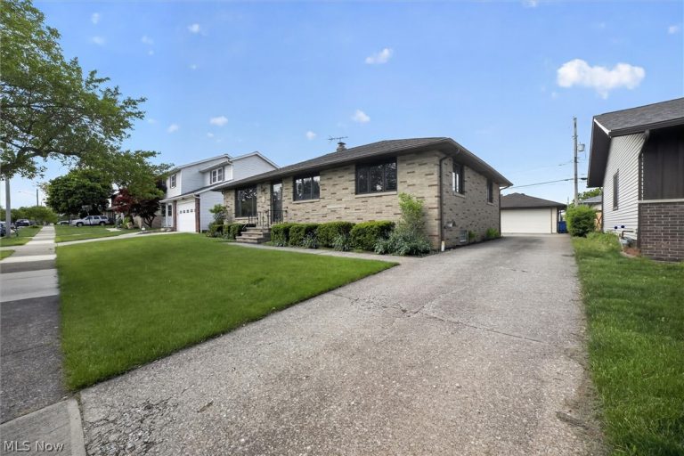 4746 Elizabeth Lane, Brooklyn, OH - Photo 3
